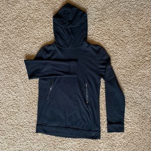 Hooded sweatshirt with two zip pockets
